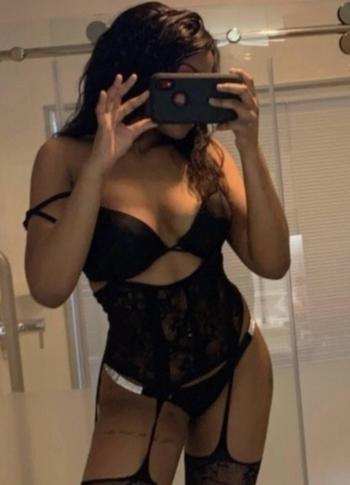 Demi, 23 Mixed female escort, Moncton